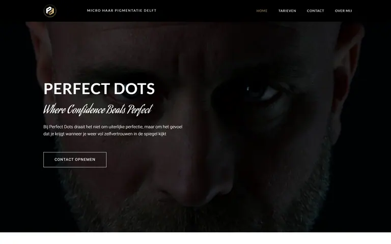 Homepage van Perfectdots met een donkere foto van een mannengezicht en de knop Contact opnemen